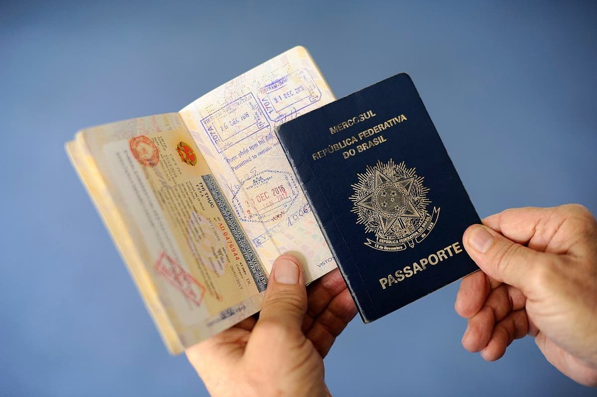 https://res.cloudinary.com/descubraorlando/image/upload/v1646110242/passaporte_ed8c27c3ab.jpg